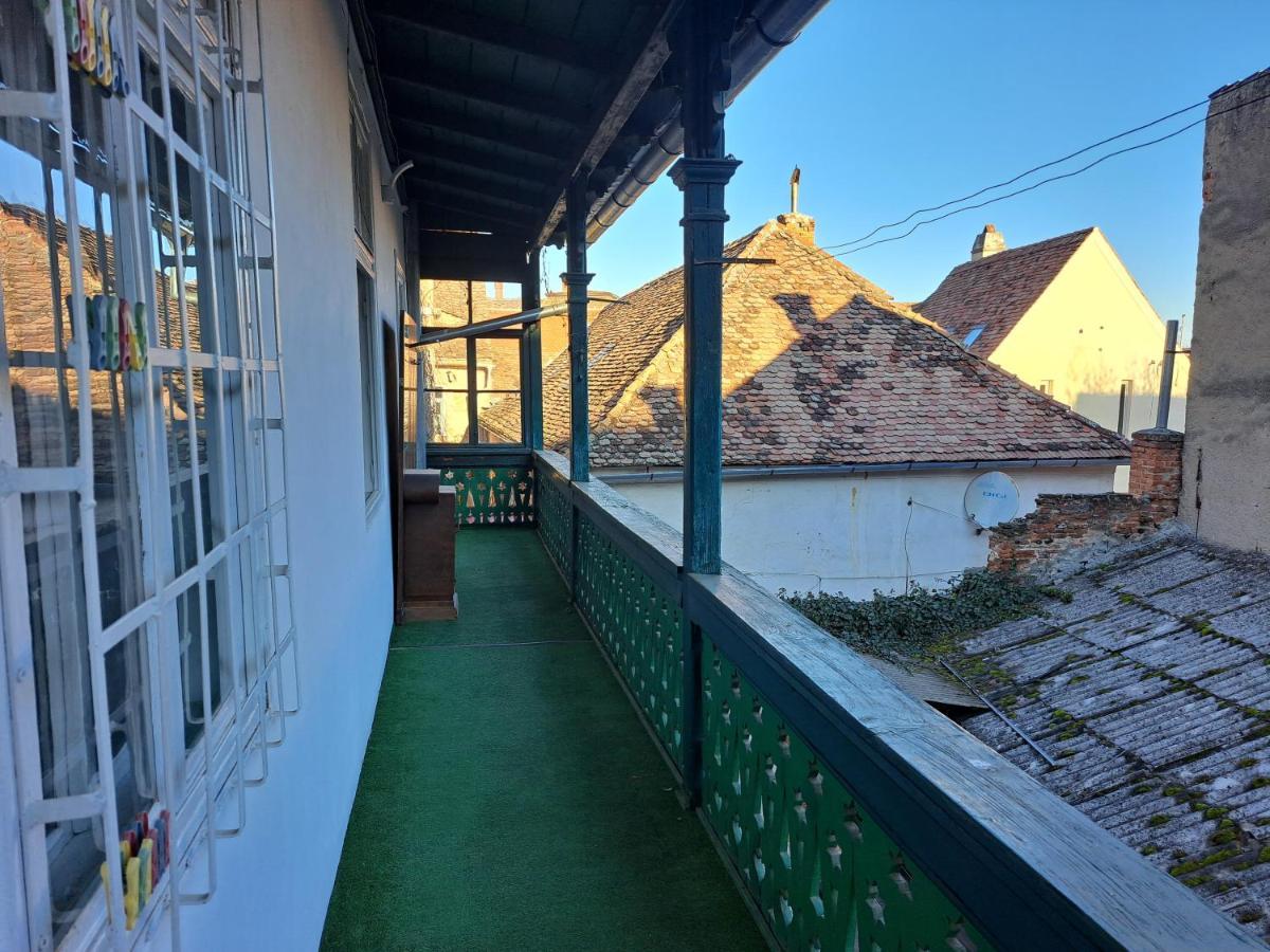 Cozy Apartment In The Heart Of Sibiu Exterior foto